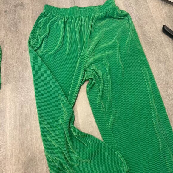 Dkny Other - DKNY Green Pleated Relaxed Pants